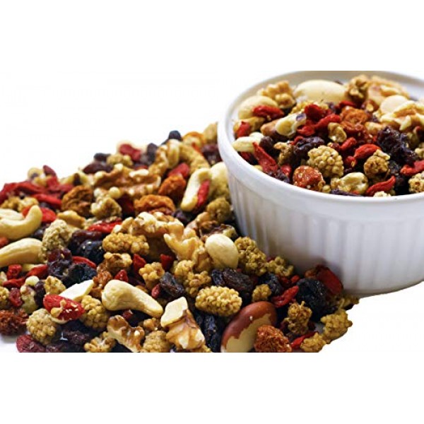 Raw Superfoods Trail Mix - Nuts And Berries Goji Berries, Golde