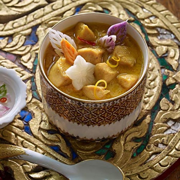 WATCHAREES Thai Yellow Curry Sauce | Vegan | Authentic Traditio...