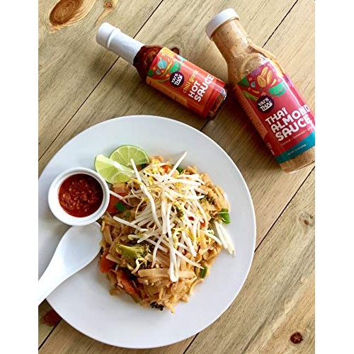 Yais Thai Chili Garlic Hot Sauce 5 Ounce Bottle