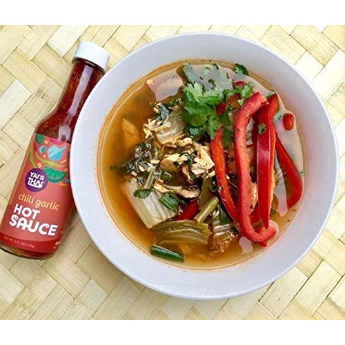Yais Thai Chili Garlic Hot Sauce 5 Ounce Bottle